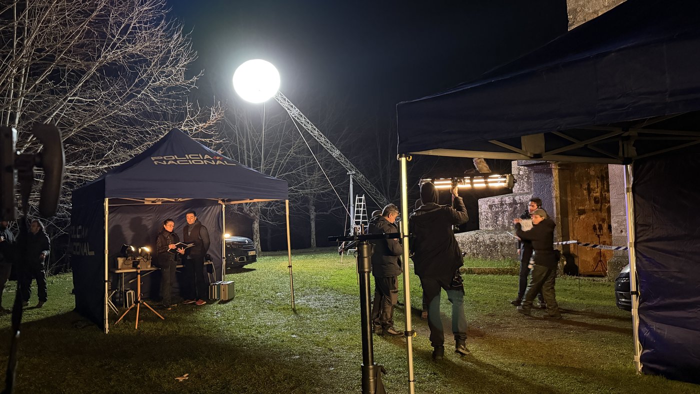 Rodaje nocturno con equipo de producción de Néboa Films